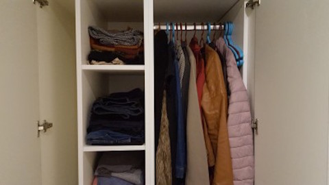 Beginner minimalists learn to ‘dress with less’ by de-cluttering their closets