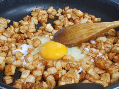 Fried diced potatoes and an egg