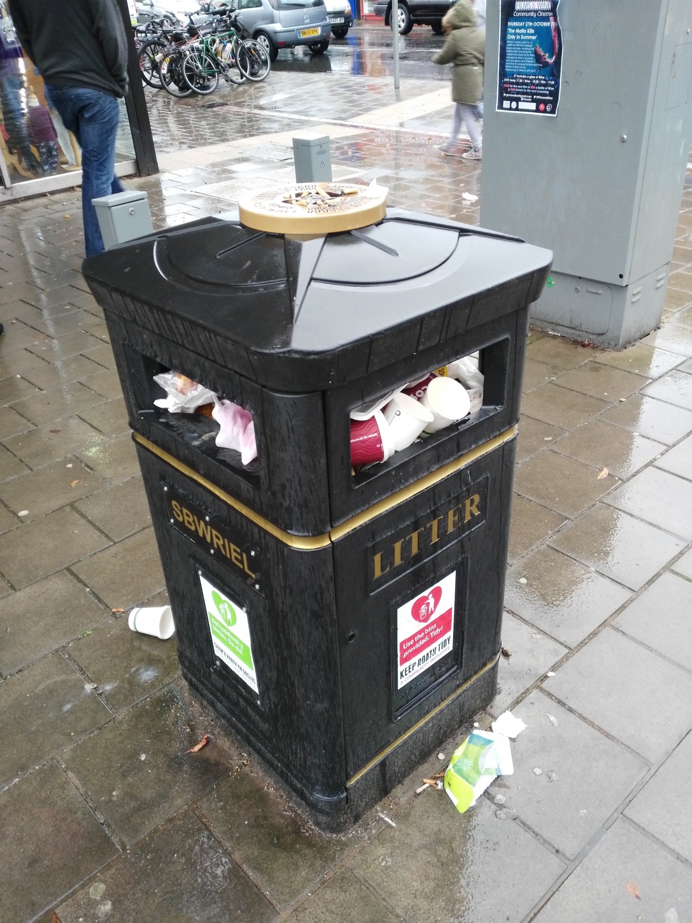 Overflowing Rubbish bin alt.cardiff