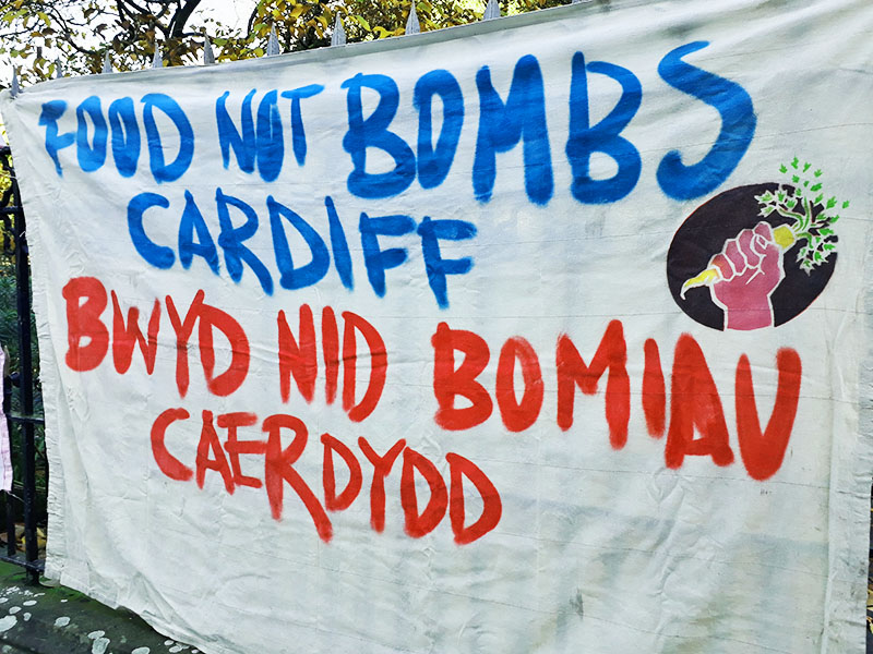 Food Not Bombs Cardiff, Banner, Welsh